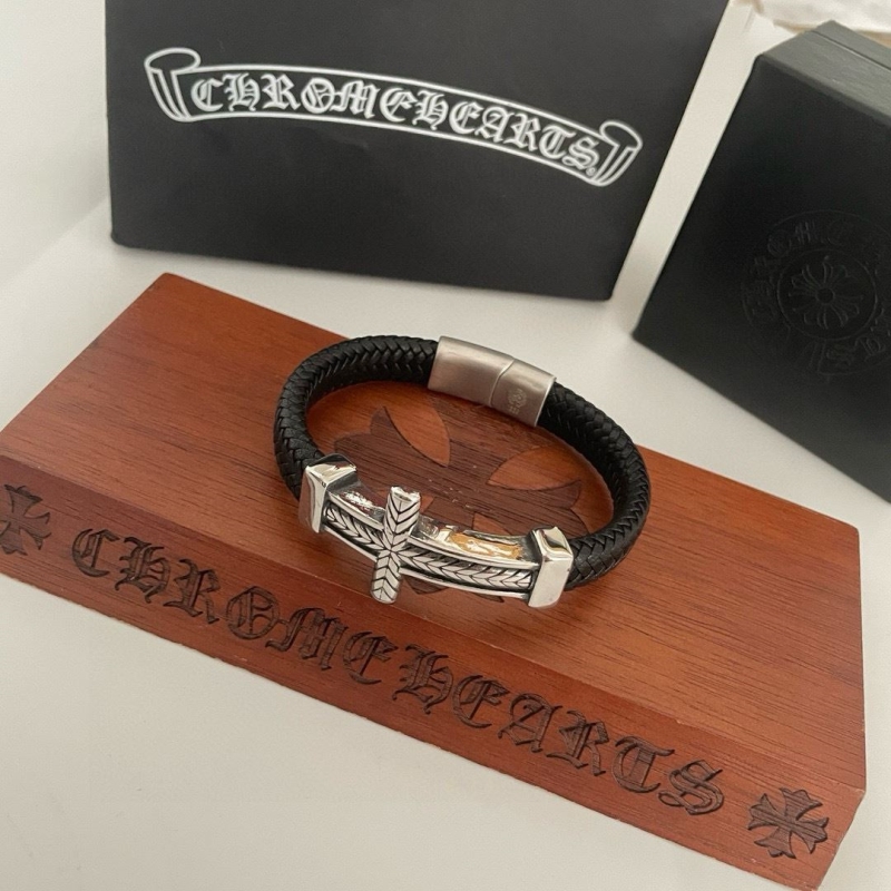 Ch*0me He**ts necklaces